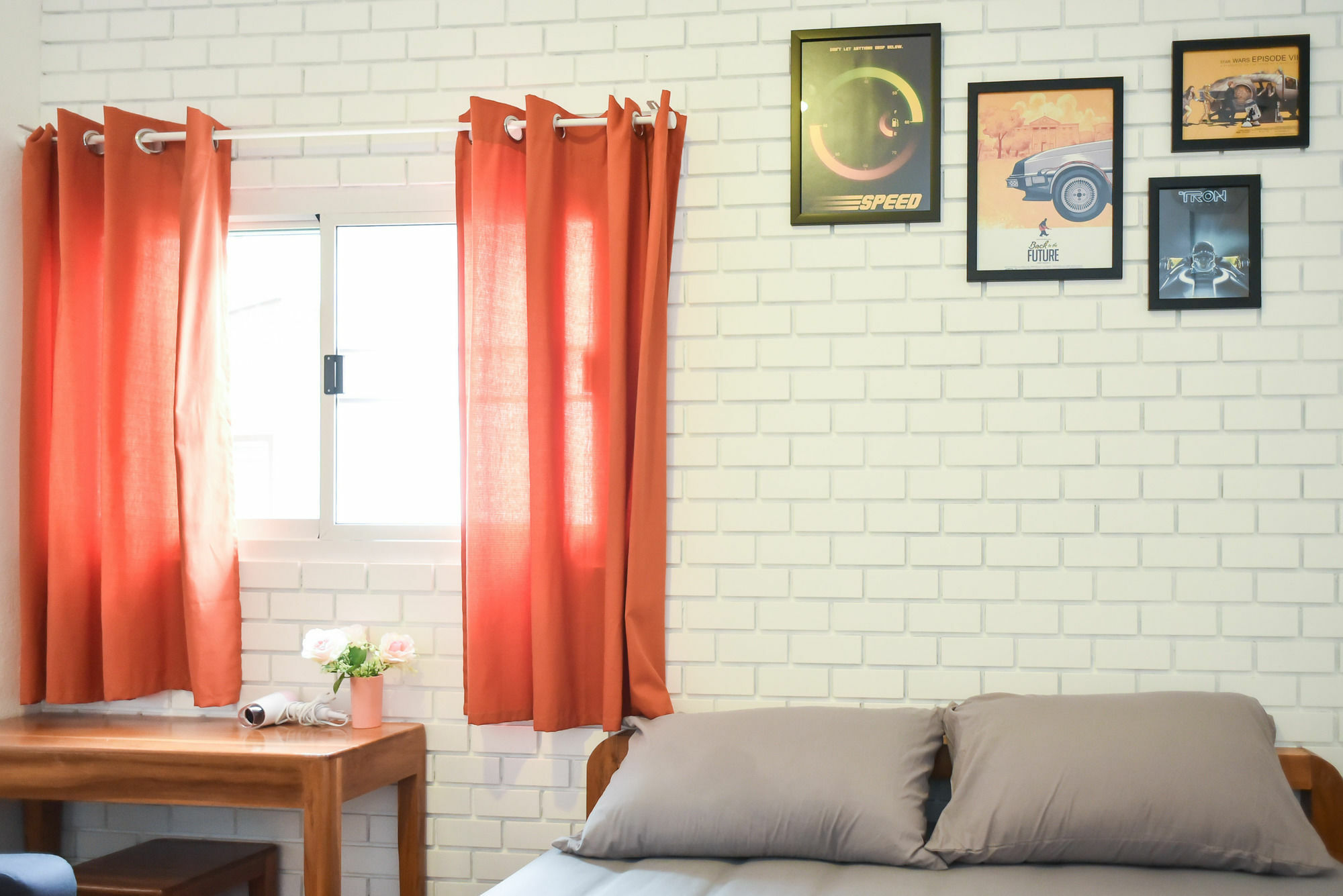 The Garage Guest house 2*