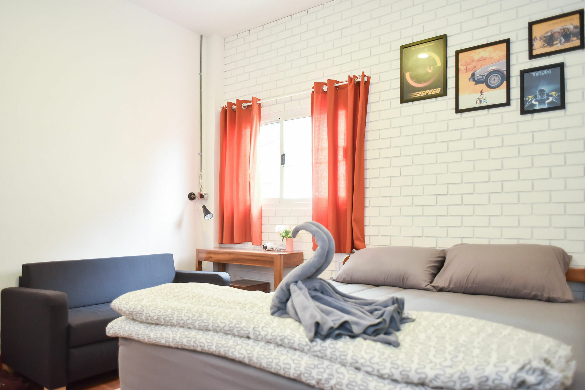 The Garage Guest house 2*