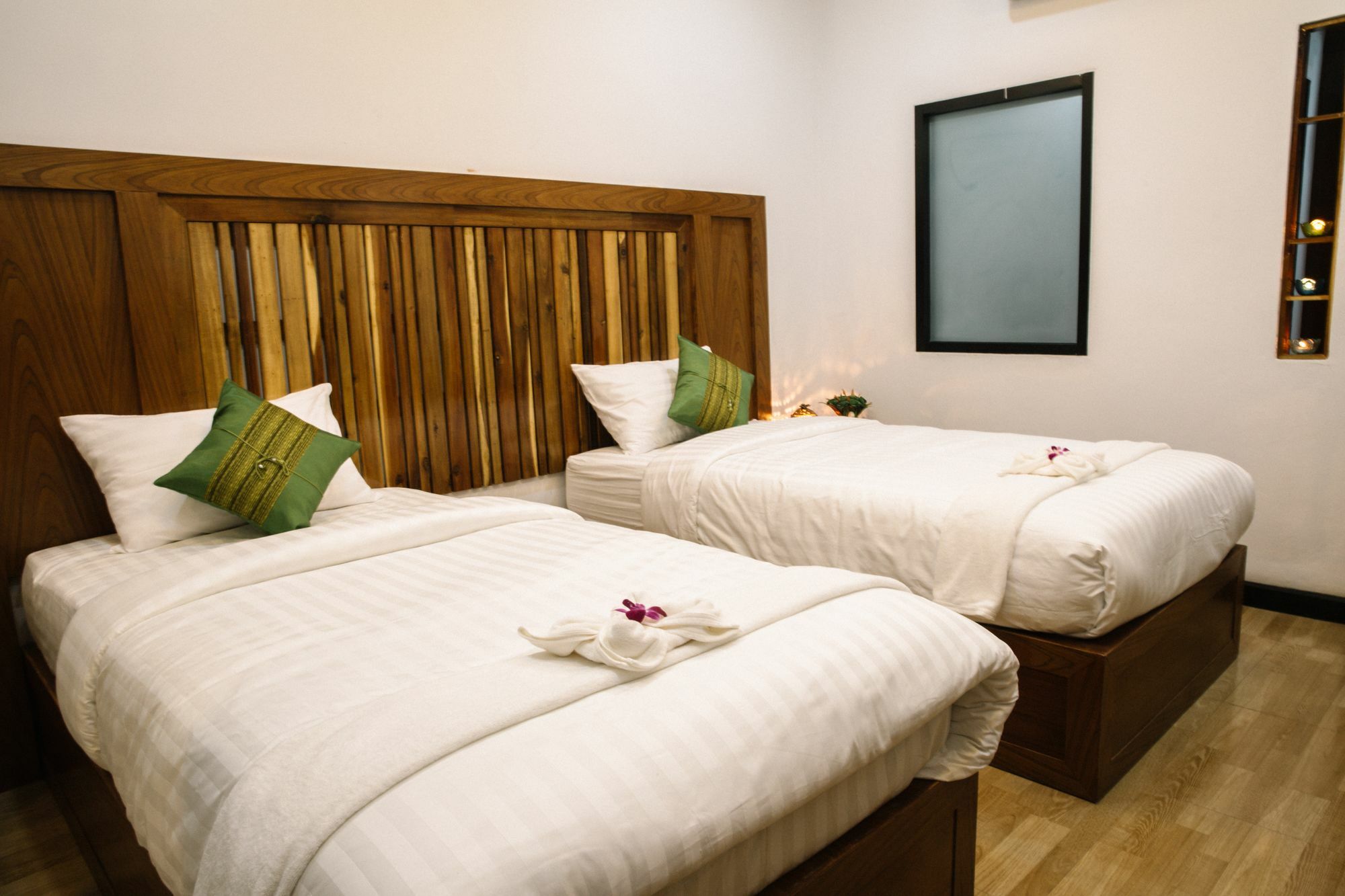 Billabong And Cafe Hotel Baan Tai
