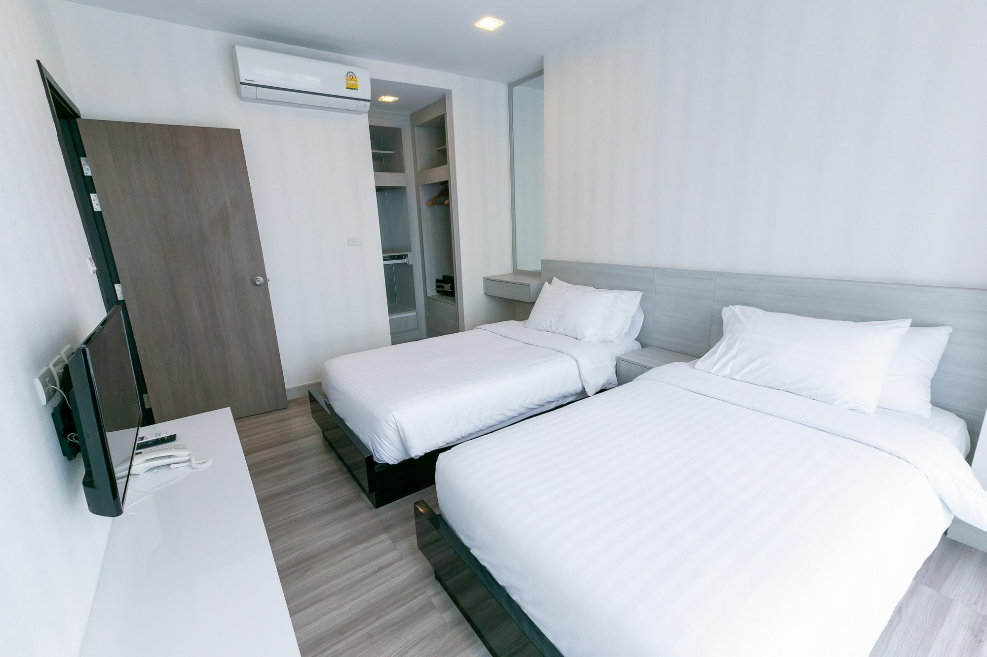 Locals Prio Chiangmai Airport Plaza Apartment *