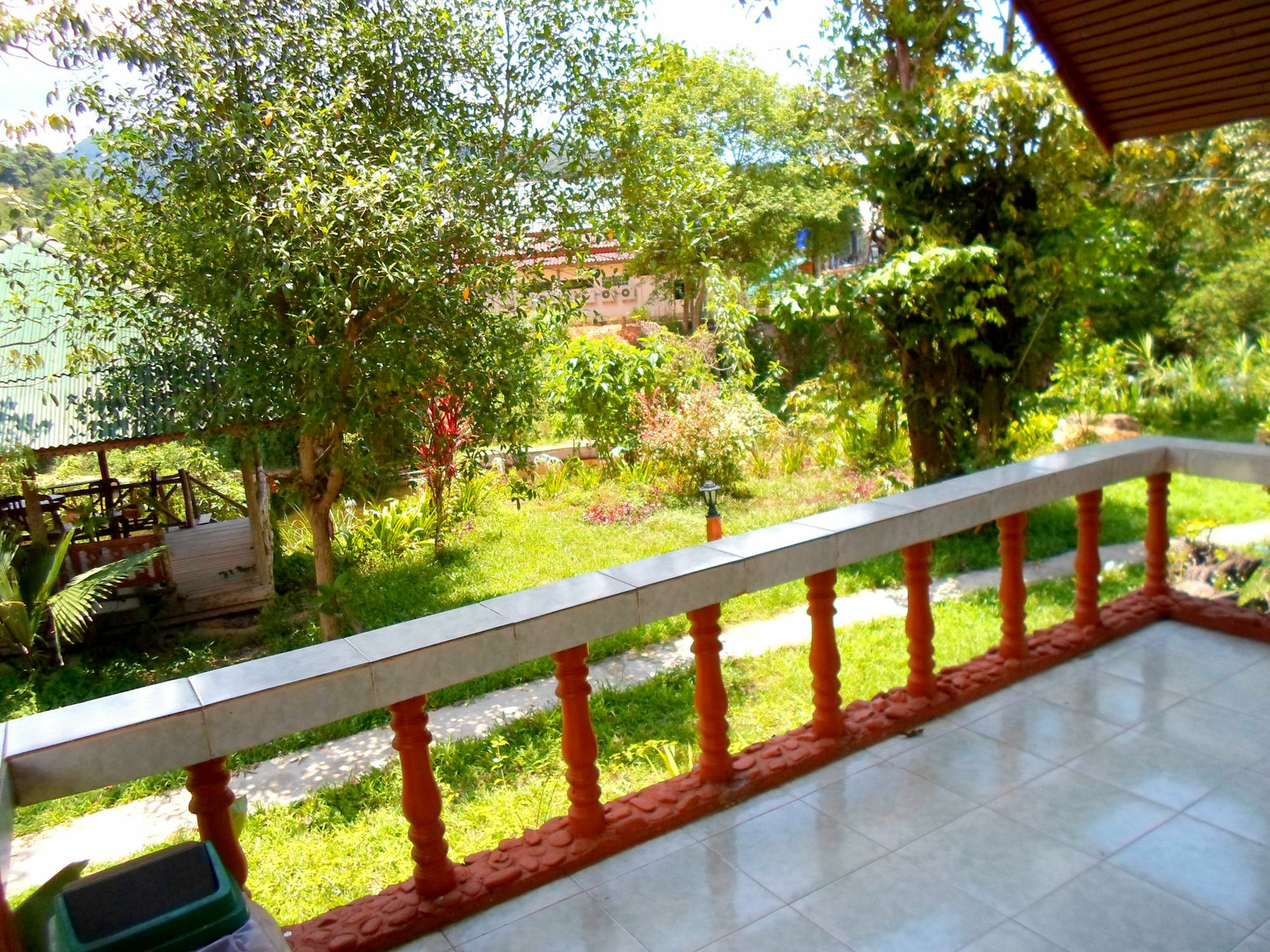 Baan Rimnam Khao Sok Hotel 2*