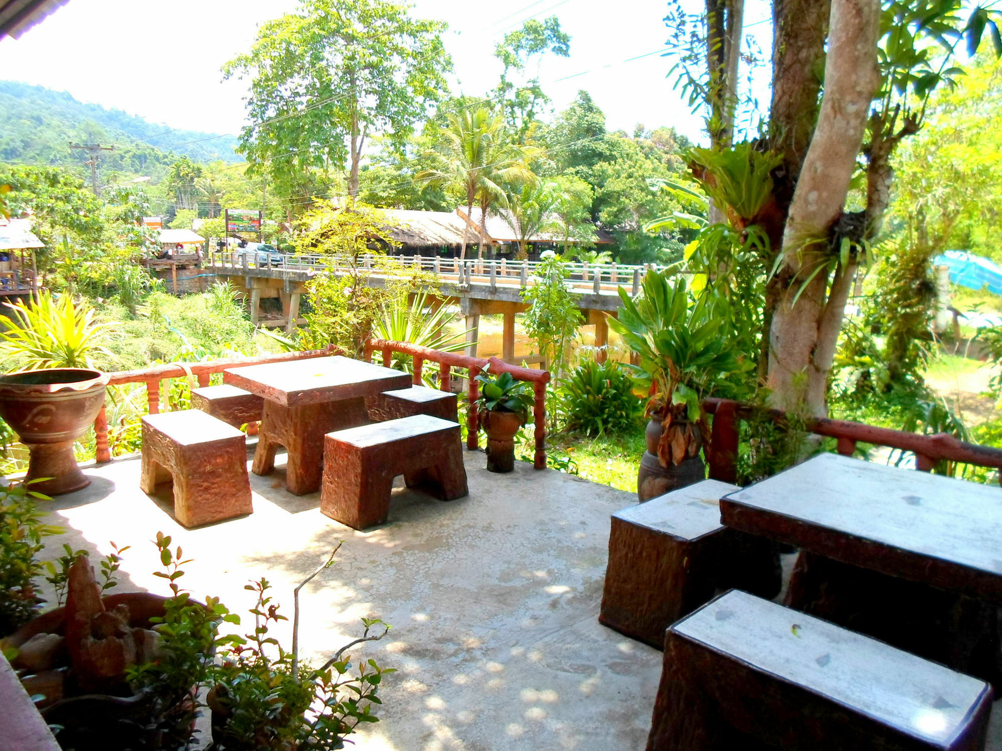 Hotel Baan Rimnam Khao Sok