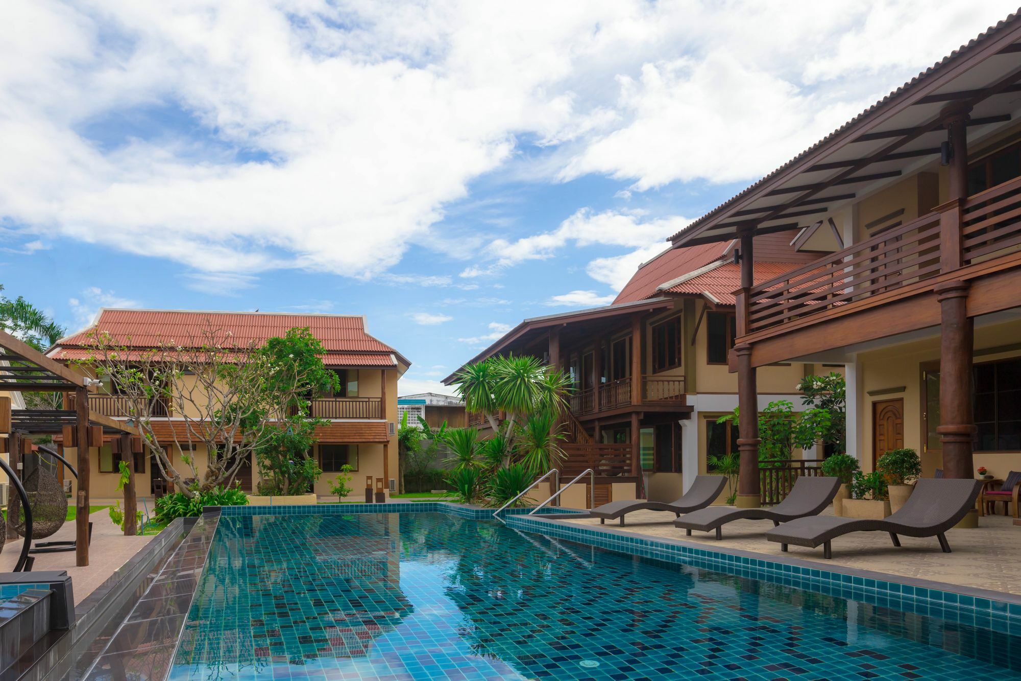 Huean Kham Hom Hotel 3*