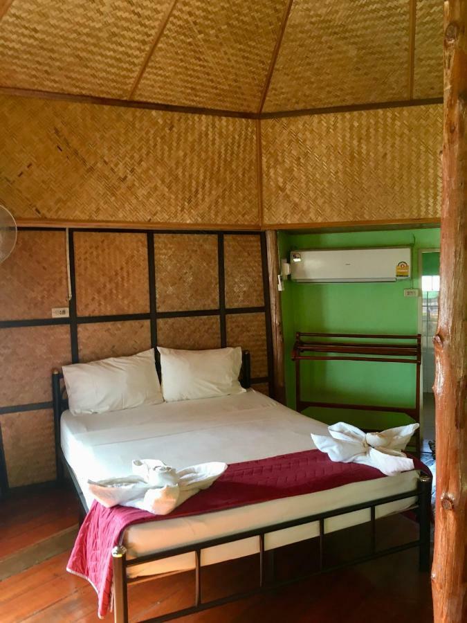 Tp Hut Resort *