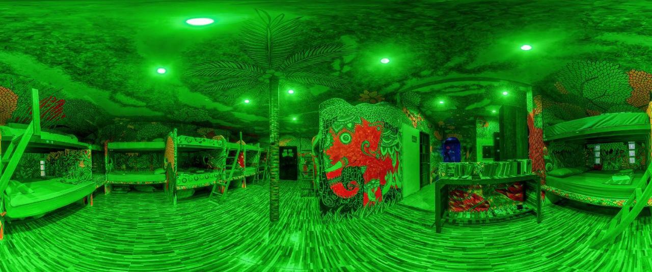 Dancing Elephant Club * Ban Tai