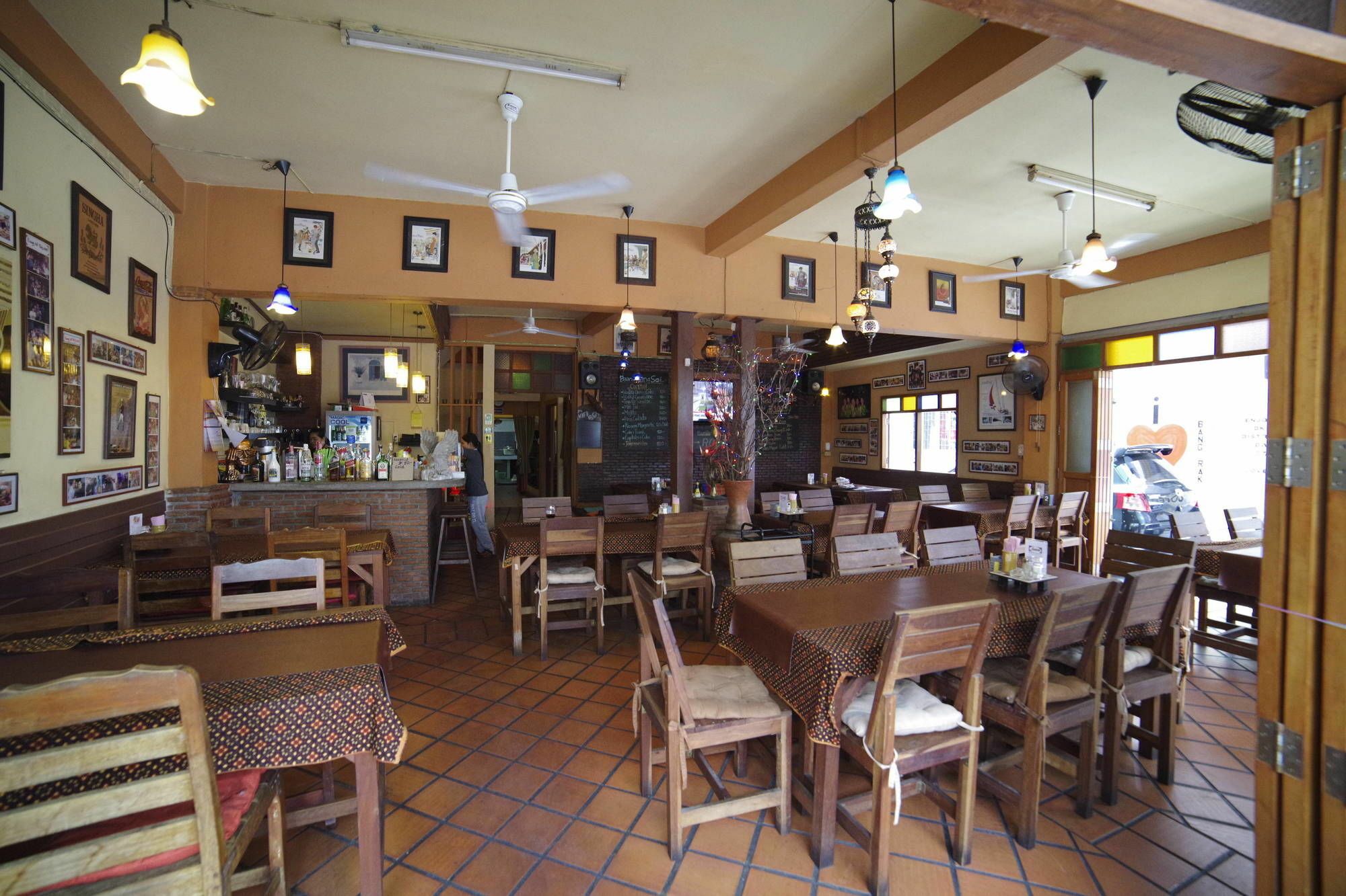Baan Glang Soi Restaurant & Acomodação com café da manhã  Banguecoque