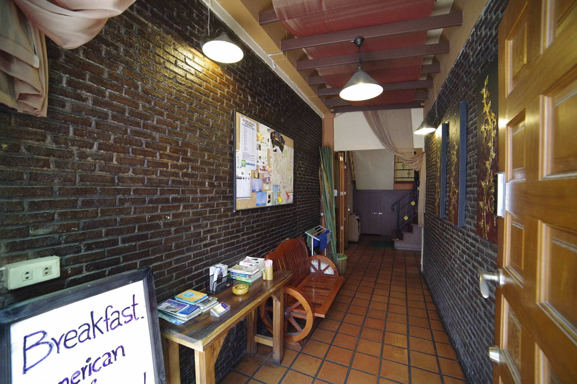 Acomodação com café da manhã  Baan Glang Soi Restaurant & 2*