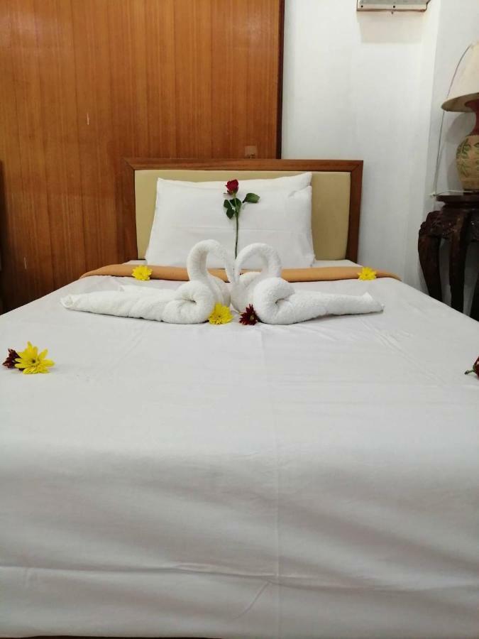 Tony And Restaurant Guest house *