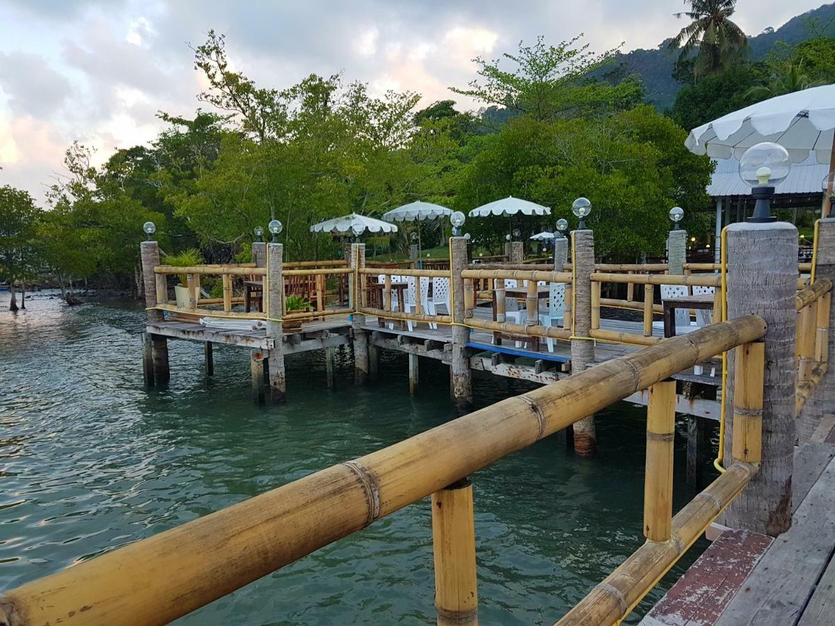 Guest house ฺbay Yard Hut Koh Chang
