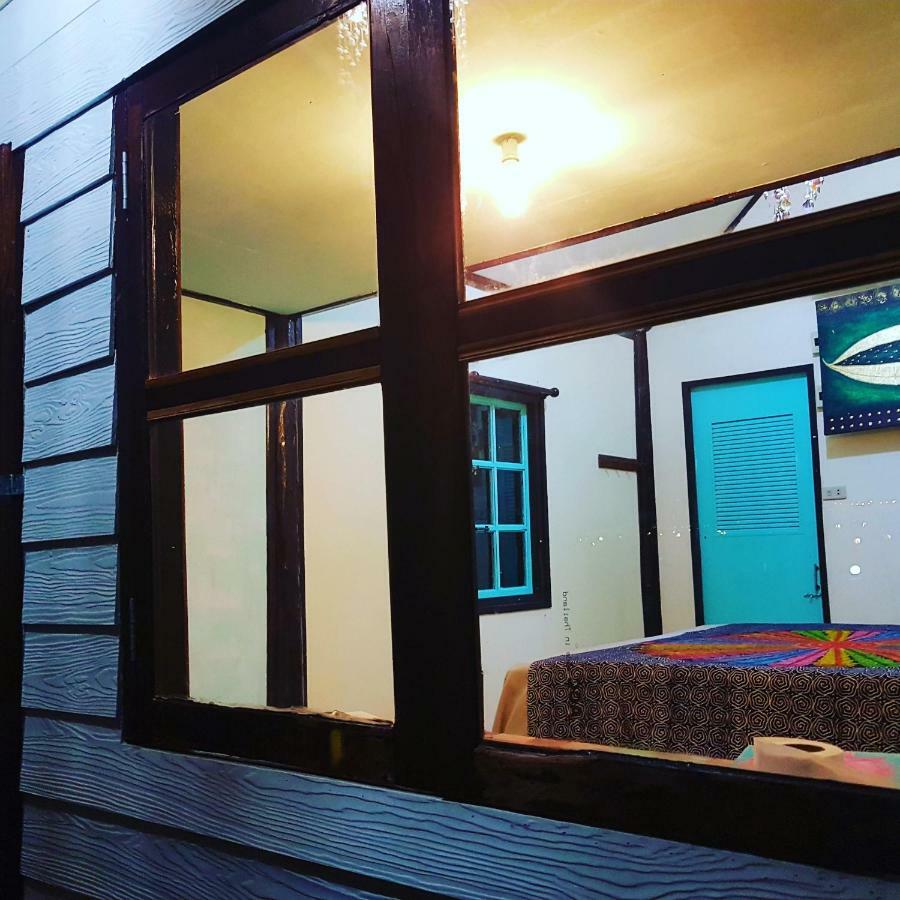ฺbay Yard Hut Guest house
