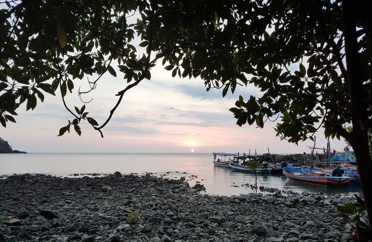 Guest house ฺbay Yard Hut Koh Chang