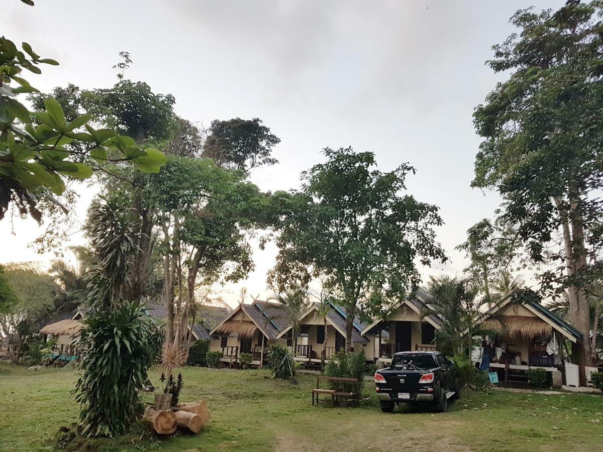 ฺbay Yard Hut Koh Chang