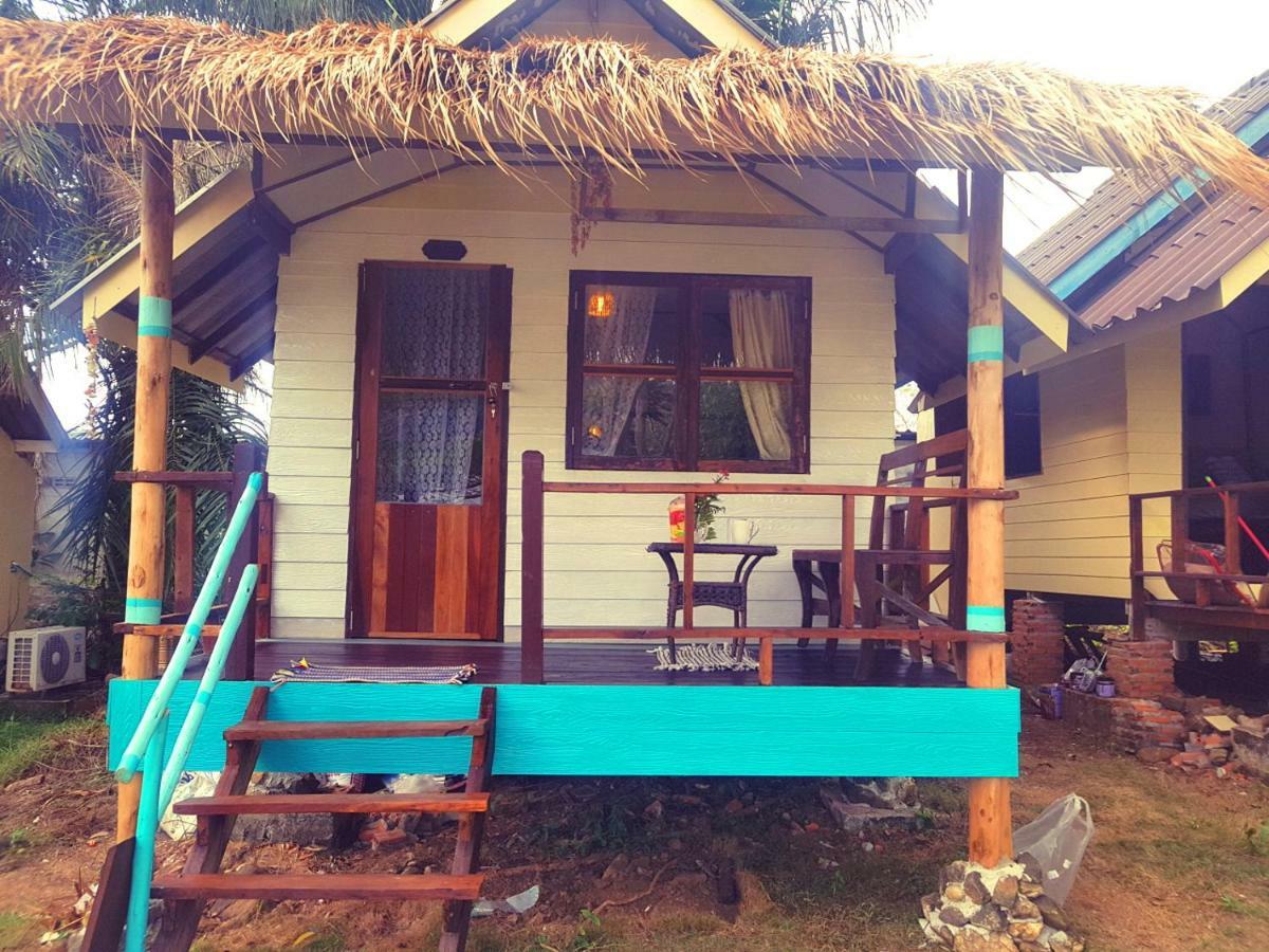 ฺbay Yard Hut *