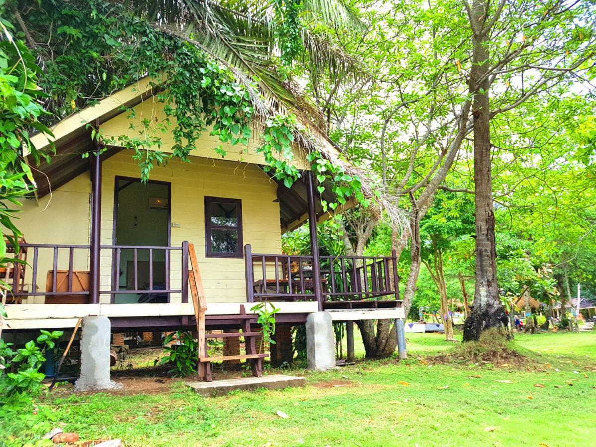 ฺbay Yard Hut