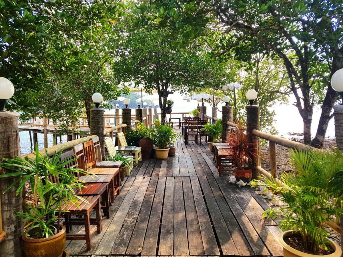 ฺbay Yard Hut Guest house