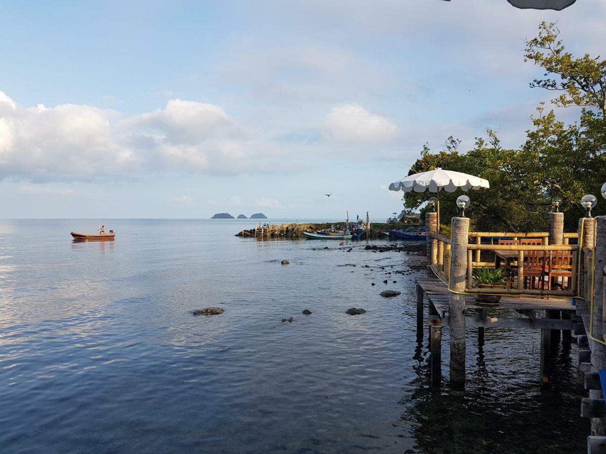ฺbay Yard Hut