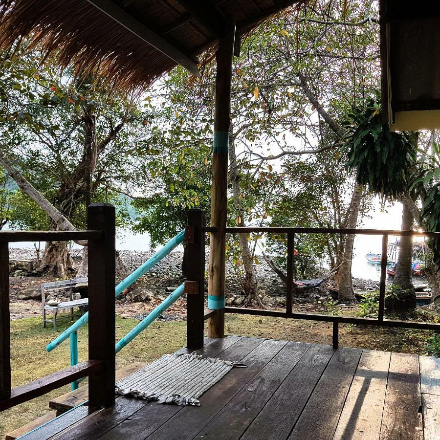 ฺbay Yard Hut