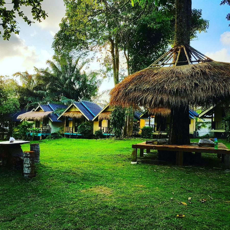 ฺbay Yard Hut *