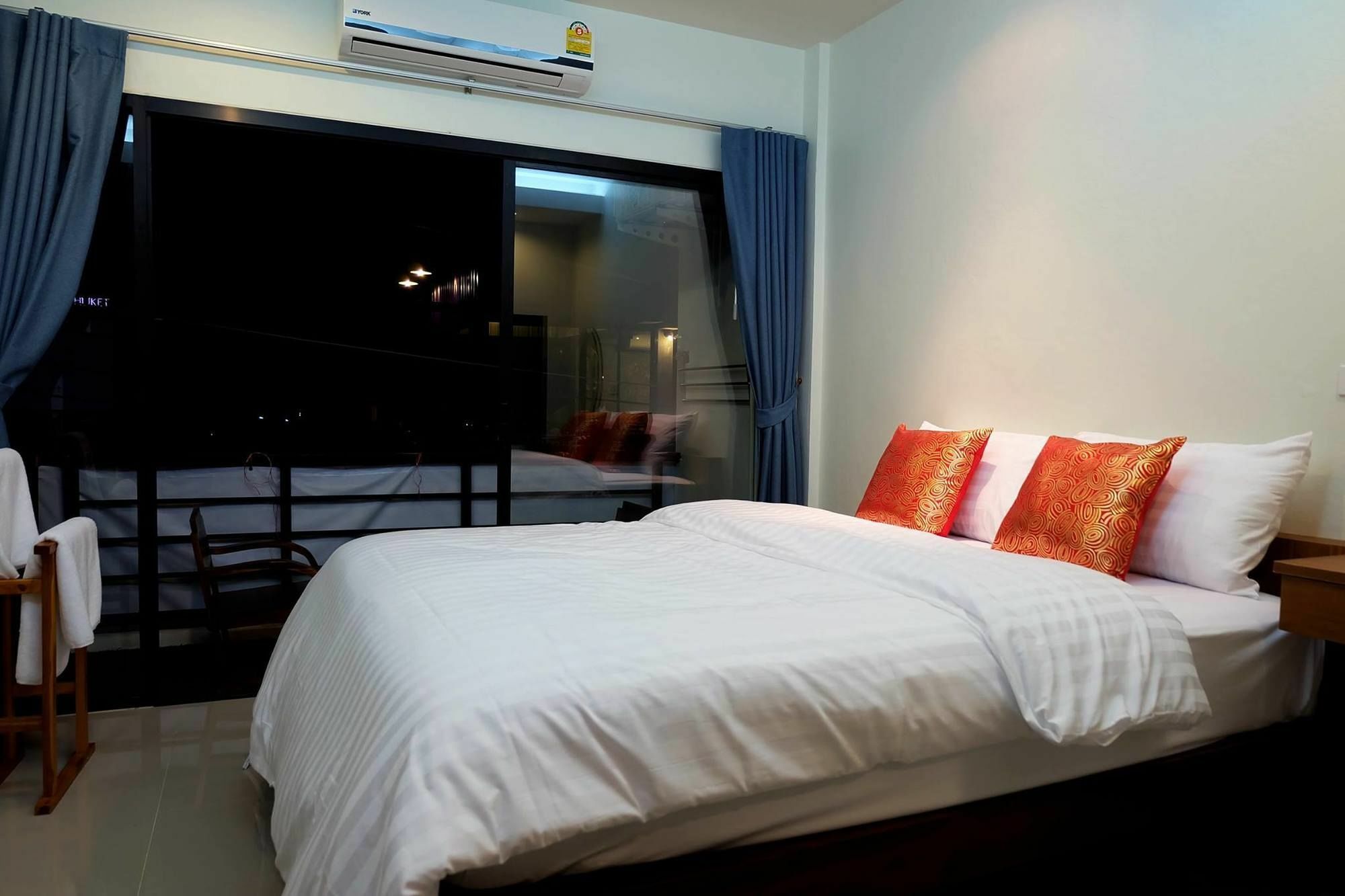 Ocean12 Chic Apartment Phuket