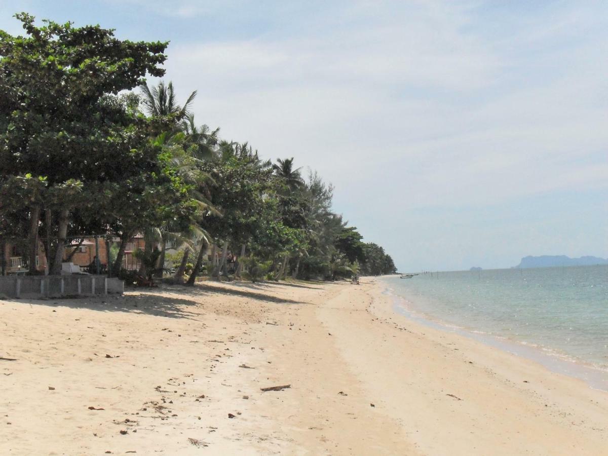 Beachfront Villa, Bang Po Villa *