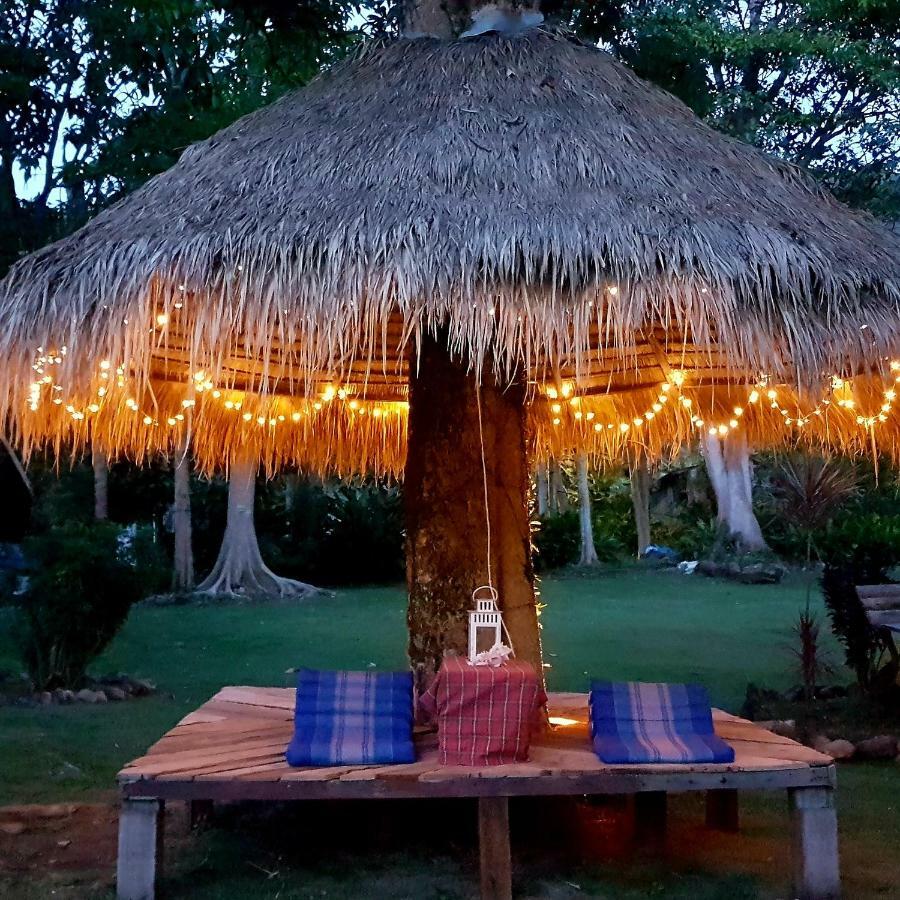 Guest house ฺbay Yard Hut Koh Chang
