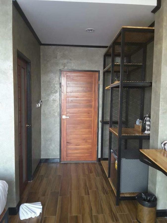 Lanta Chaolay Hostel