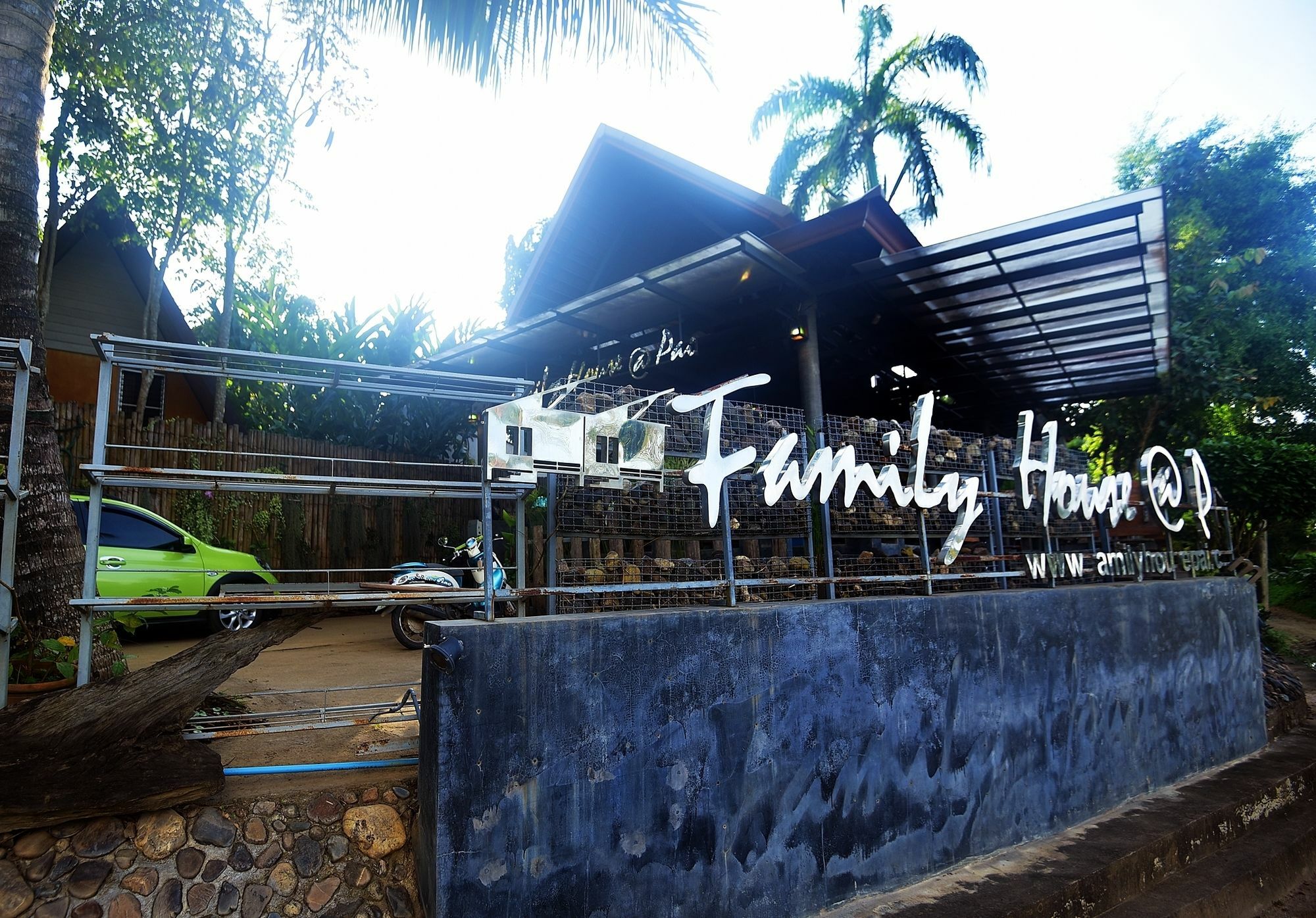 Family House @ 3*