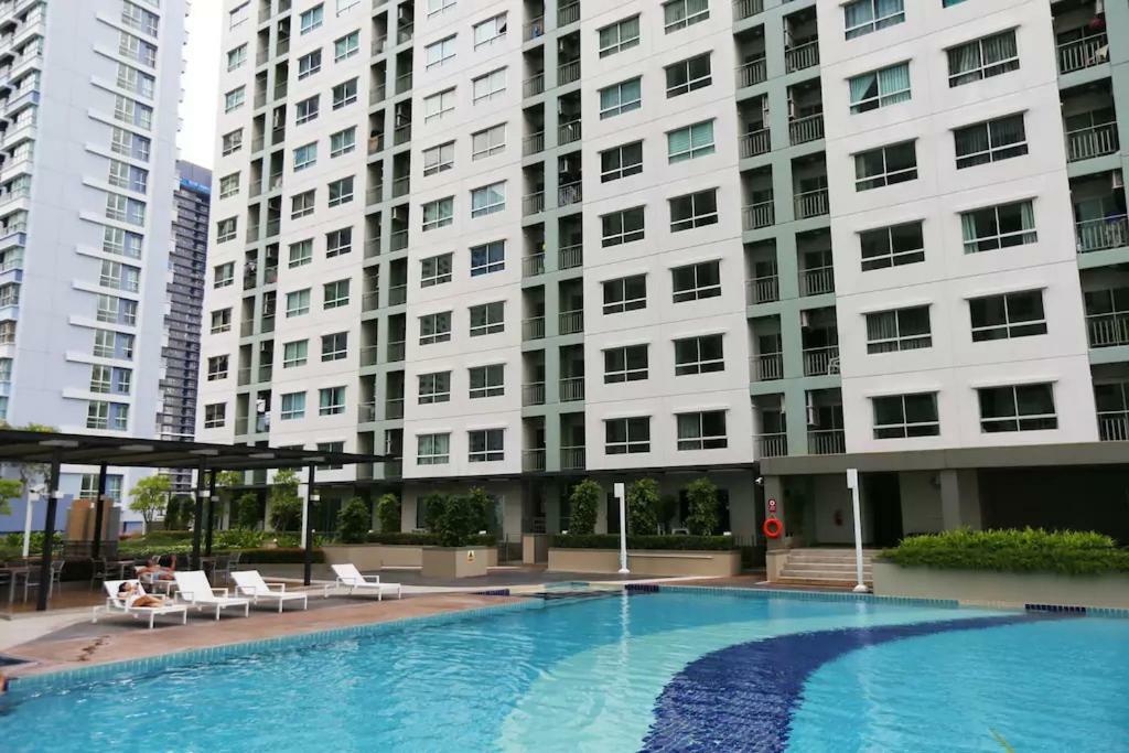 Side Seaview Of Lumpini Cando Apartment *