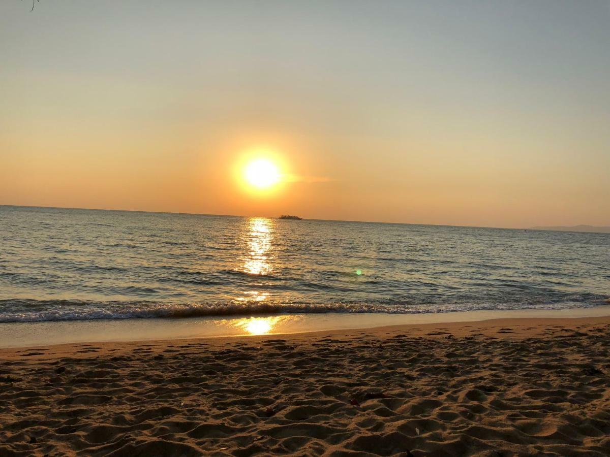 Side Seaview Of Lumpini Cando Jomtien Beach