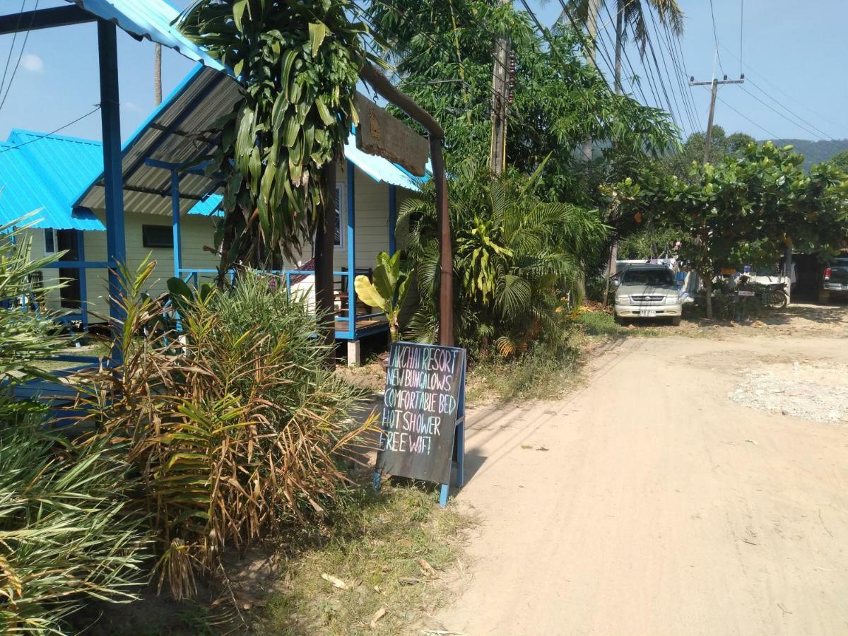 Lakchai Resort *