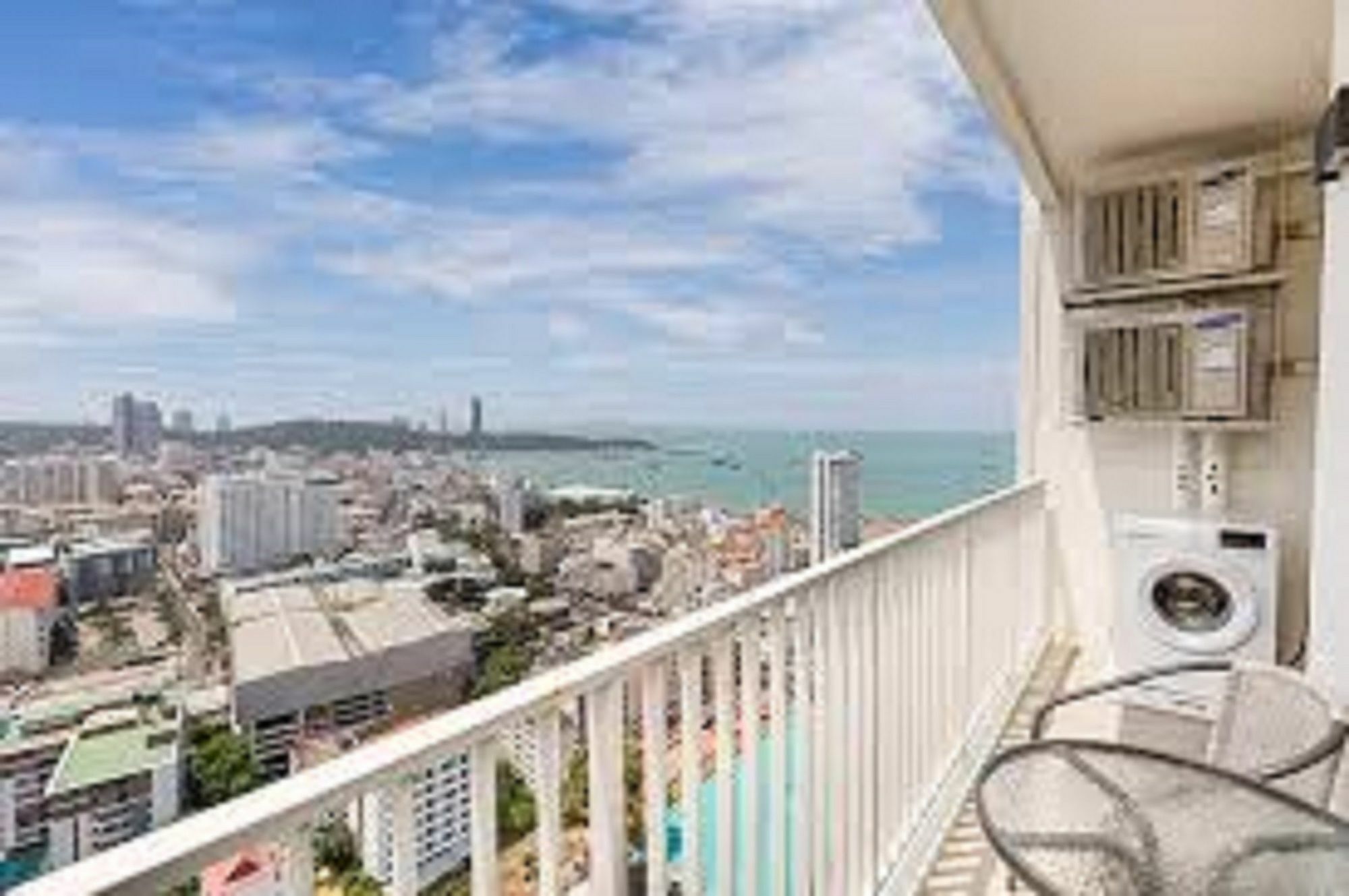 Apartment The Base Pattaya