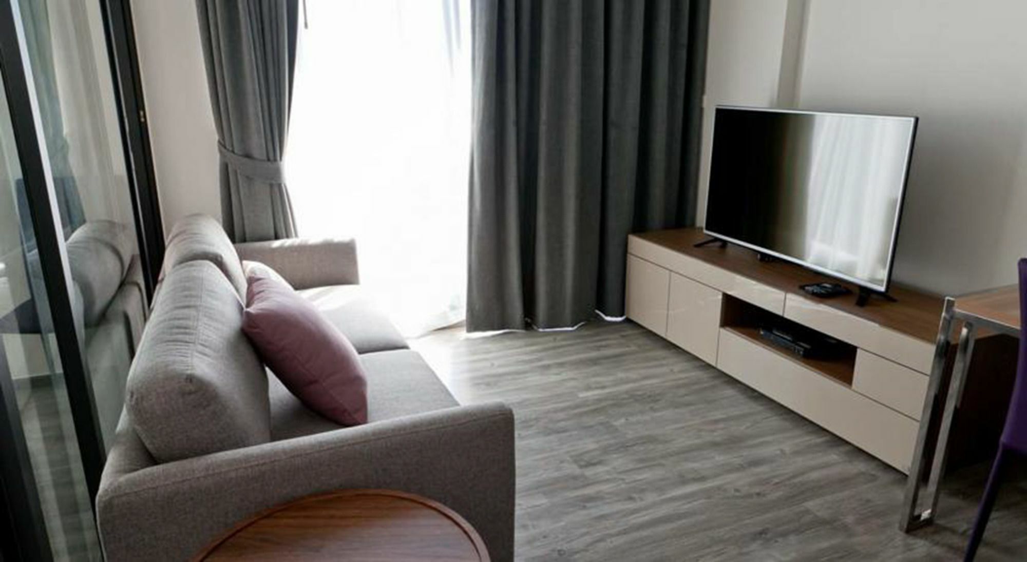 The Deck By Favstay * Patong