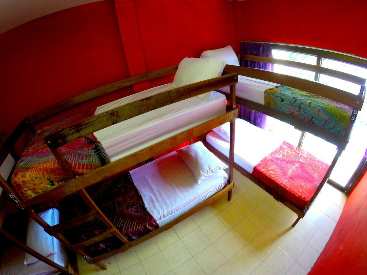 Baan Tai Backpackers *
