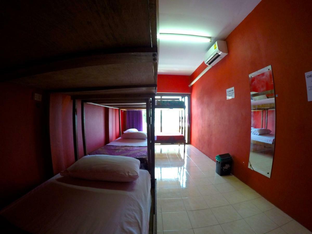 Baan Tai Backpackers Hostel *
