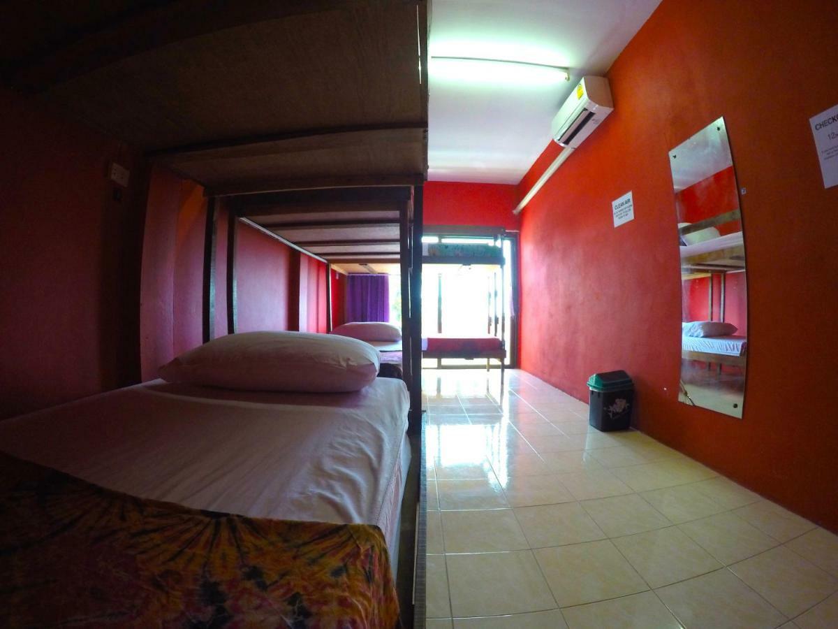 Baan Tai Backpackers Hostel *