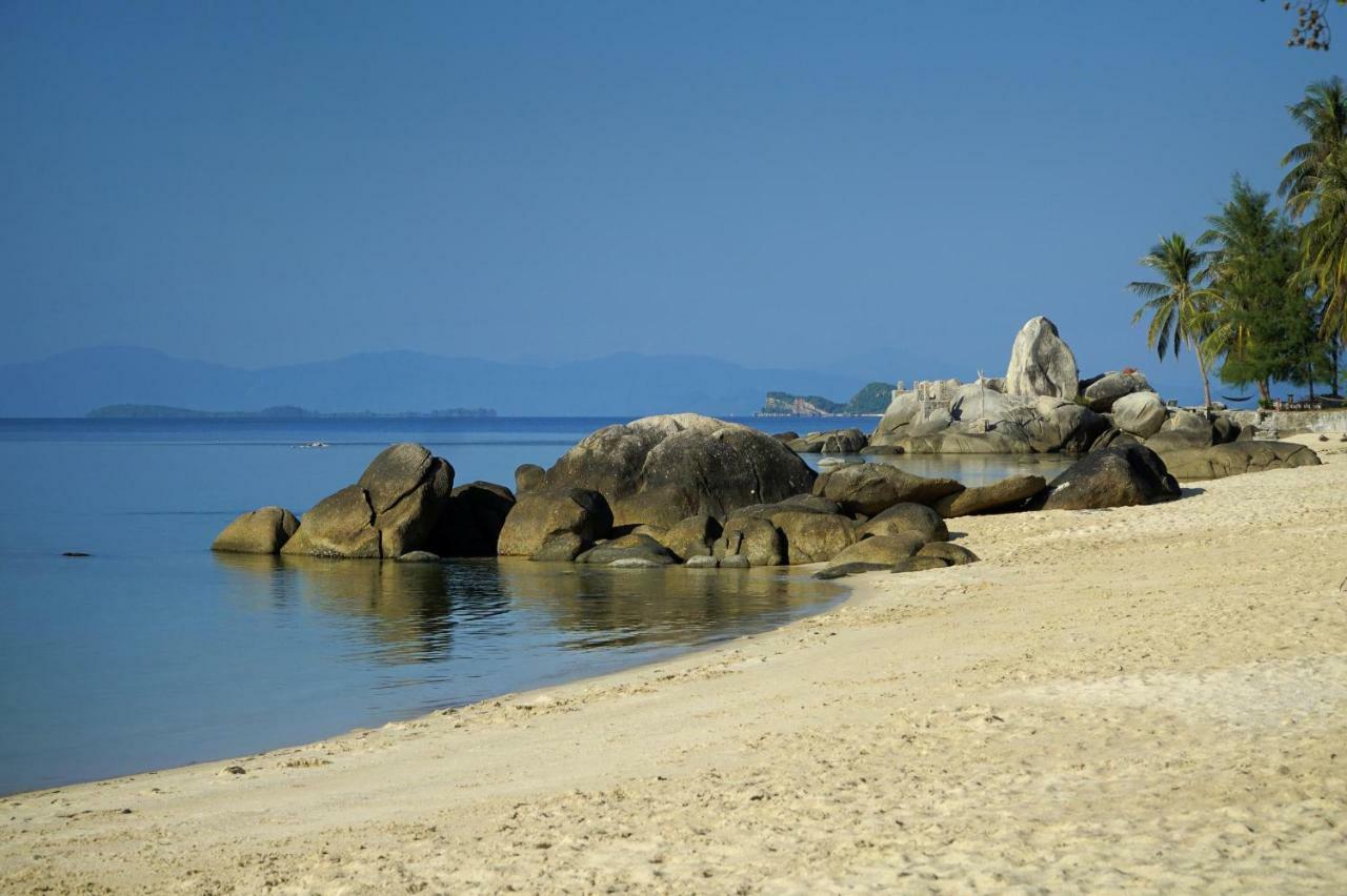 Sapphire Laem Set Beach