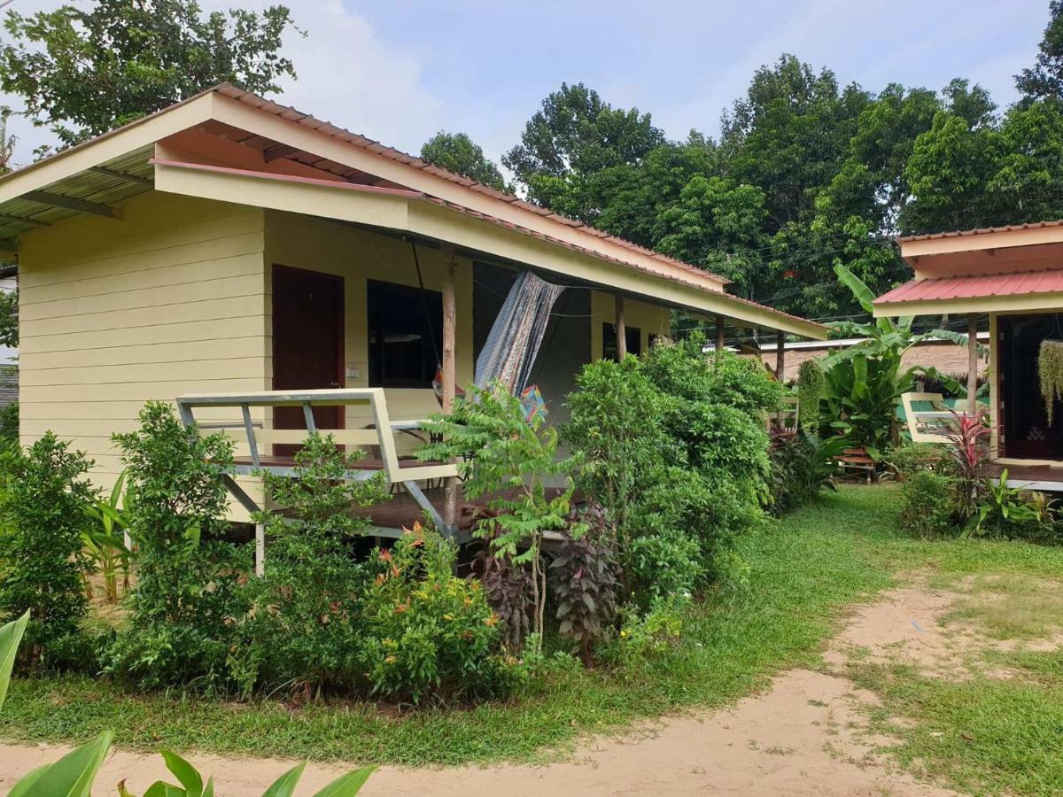 Resort Family Huts *