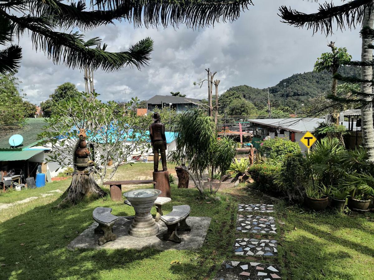 Fullmoon House & Resort *