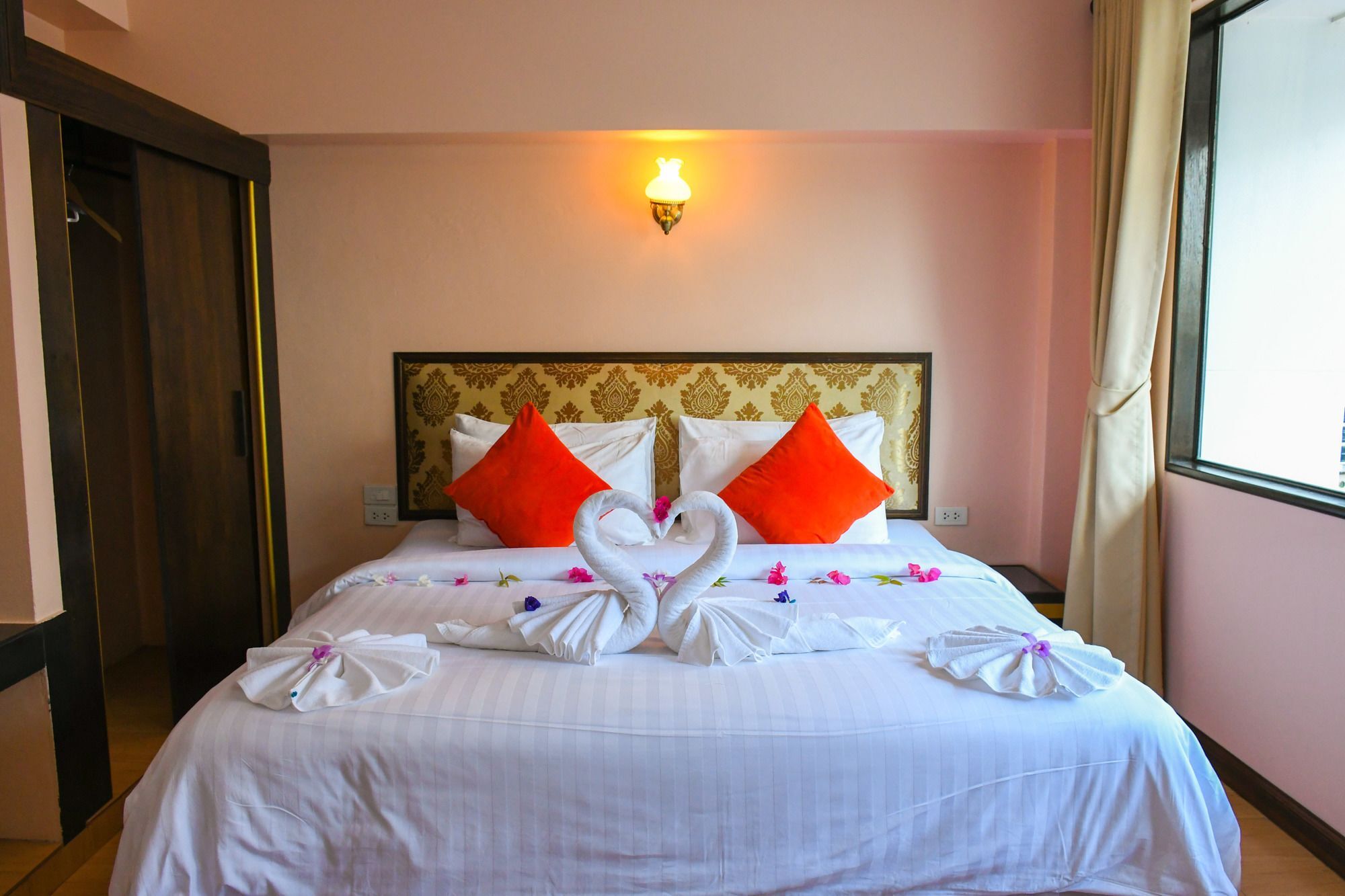 Heaven Hotel 3*