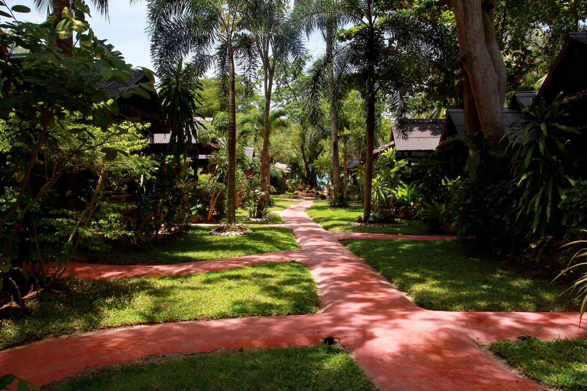 Longtail Resort 2*