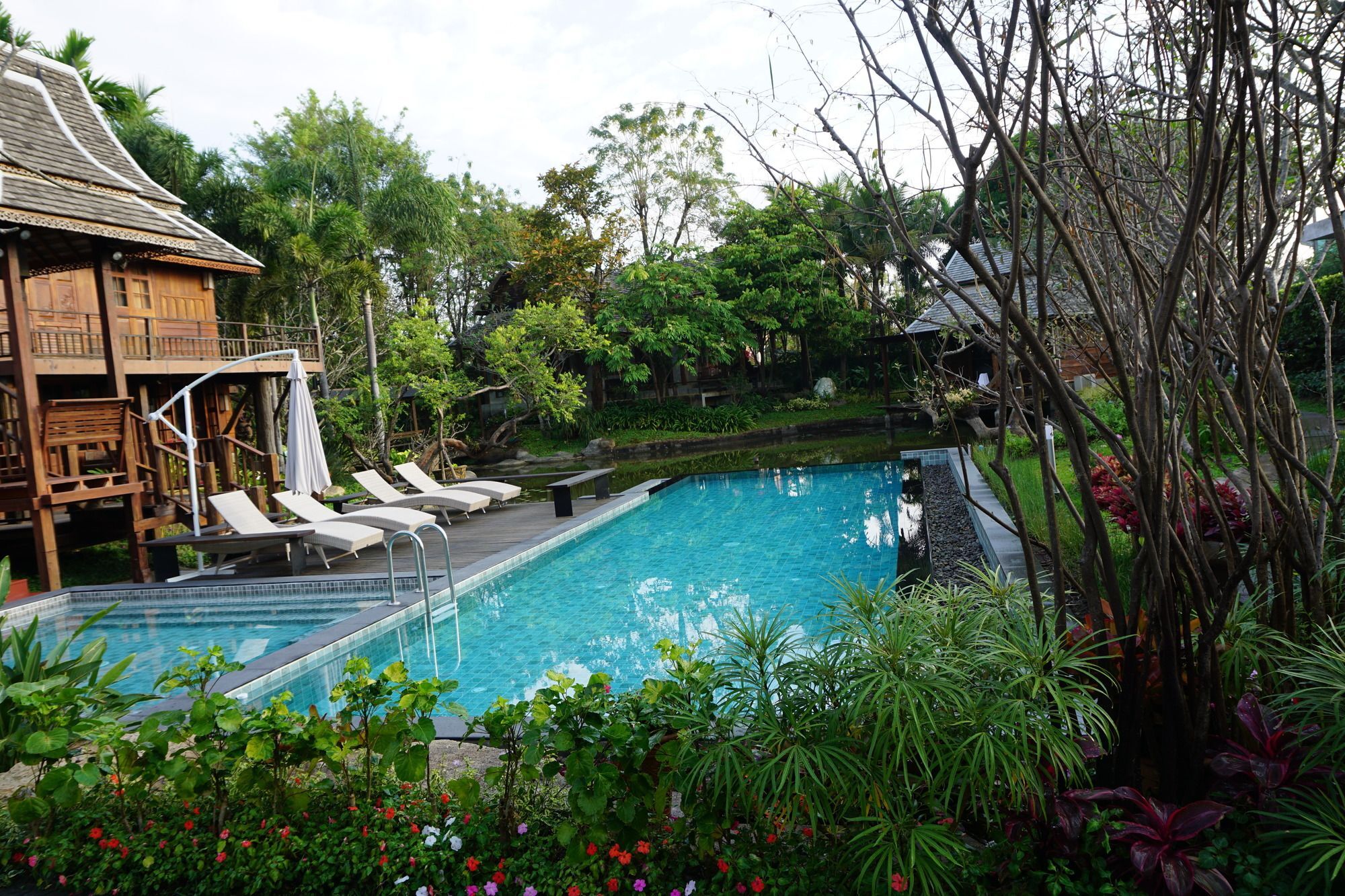 Resort Baansuwanburi - บ้านสุวรรณบุรี