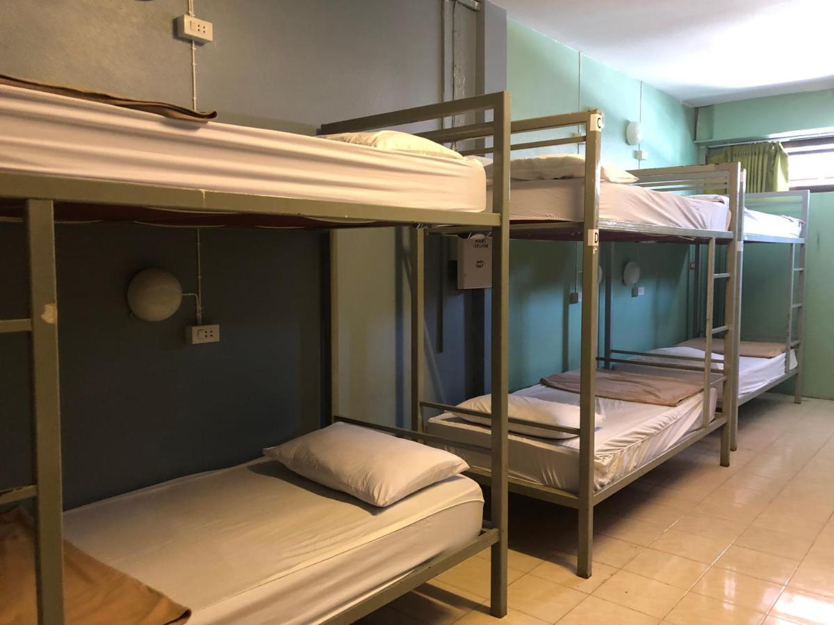 Hostel Baan Tai Backpackers *