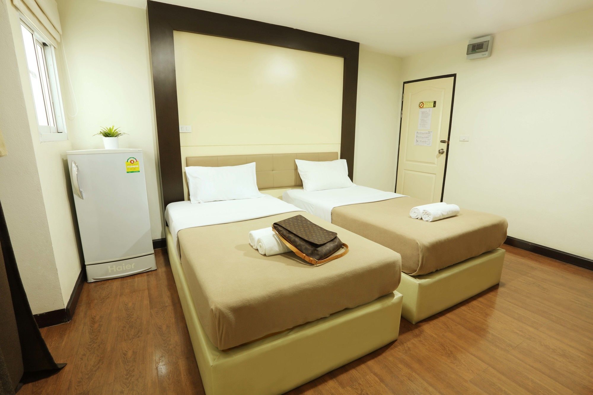 Hotel Lee's