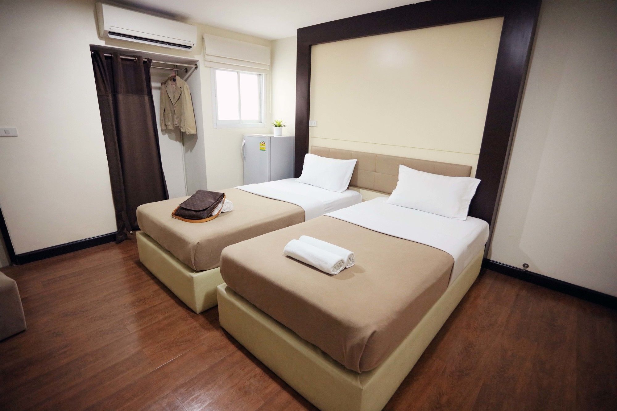 Lee's Hotel