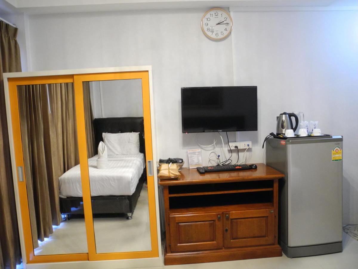 Bann Tawan Hostel *
