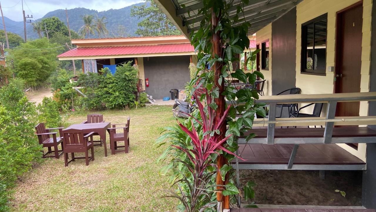 Family Huts Resort *