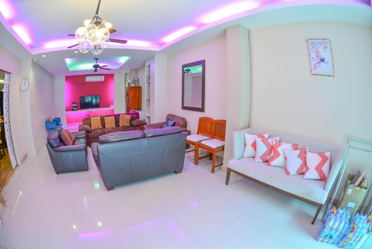 ตำหนักวิลล่า 10 ห้องนอน พร้อมสระว่ายน้ำส่วนตัว Villa