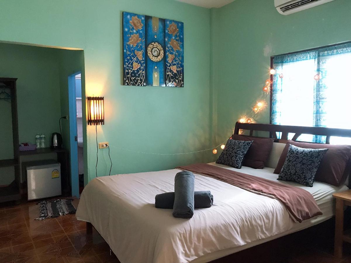 Jungle Hut & 2* Haad Chao Phao
