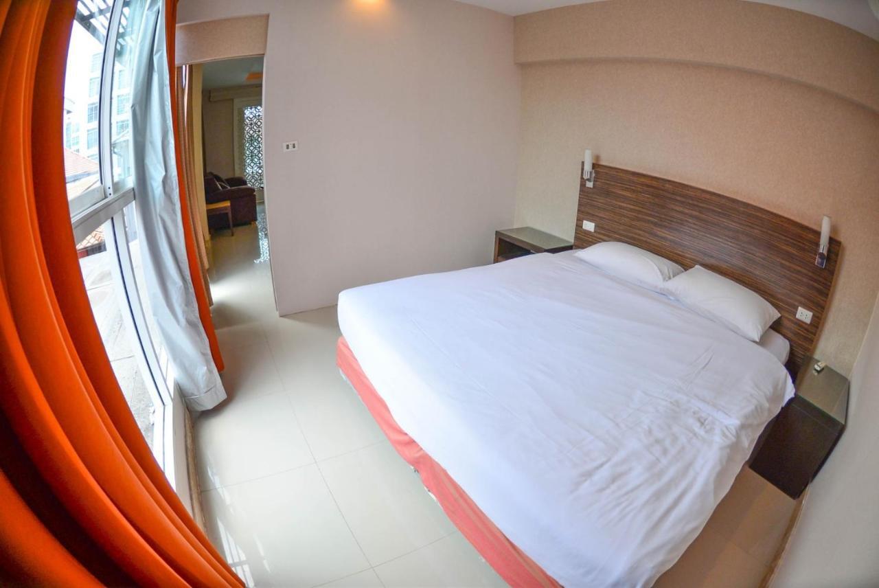 ตำหนักวิลล่า 10 ห้องนอน พร้อมสระว่ายน้ำส่วนตัว Villa Ban Nong Tabaek