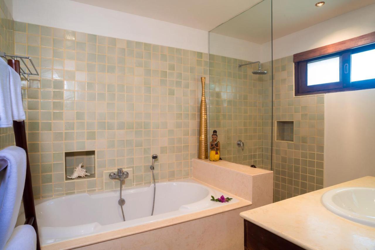 Villa 4 Bedroom Baan Banburee, Seconds From *